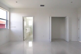 15631 SW 11th Terrace in Miami, FL - Building Photo - Building Photo