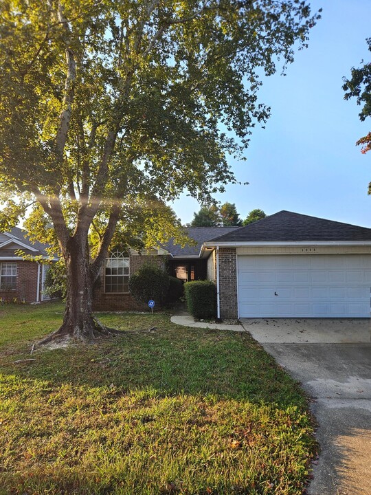 1908 Summer Hills Ln in Fort Walton Beach, FL - Foto de edificio