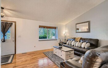 19756 E Bellewood Dr in Centennial, CO - Building Photo - Building Photo