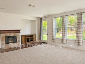 13735 Blue Ridge Way in Moorpark, CA - Building Photo - Building Photo