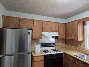 876 Indian Lake Dr NW in Lilburn, GA - Building Photo - Building Photo