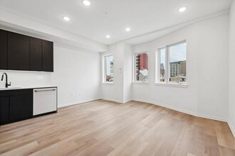 245 N 12th St in Philadelphia, PA - Building Photo - Building Photo