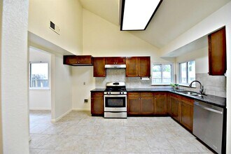 6606 Hondo Bend in Austin, TX - Building Photo - Building Photo