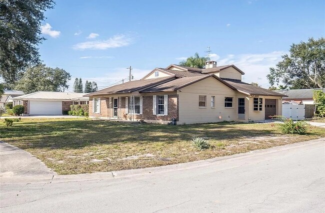 2230 Mateo St in Lakeland, FL - Foto de edificio - Building Photo