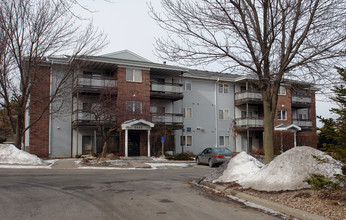 Vista Court in West Des Moines, IA - Building Photo - Building Photo