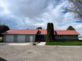 825 4300 N in Buhl, ID - Building Photo