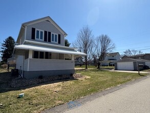 100 Kepple St in Jeannette, PA - Building Photo - Building Photo