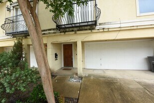5617 Bryan Pkwy in Dallas, TX - Building Photo