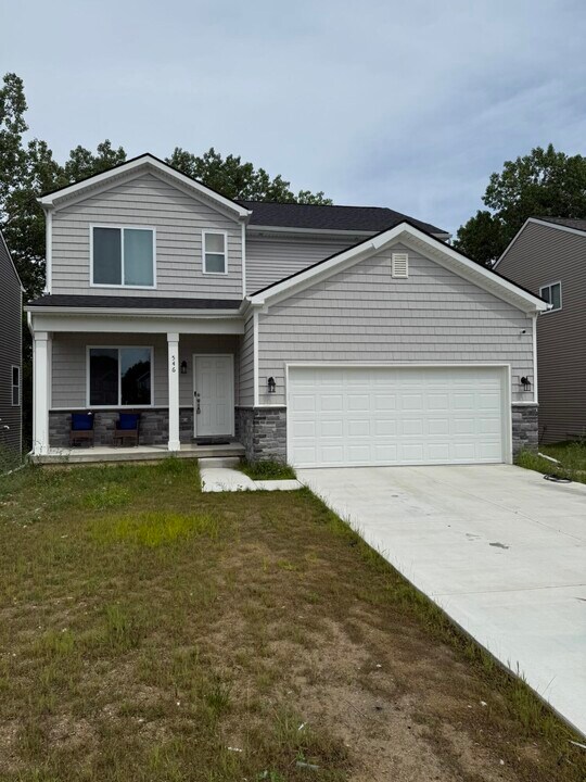 546 Lake Village Ave in Waterford Township, MI - Building Photo