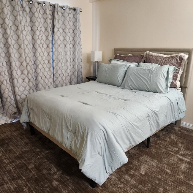 4256 Vista Panorama Way, Unit 193 in Oceanside, CA - Building Photo - Building Photo