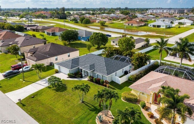 1724 SW 31st Ln in Cape Coral, FL - Building Photo - Building Photo