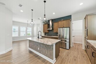 10180 Fulcrum Ave in Jacksonville, FL - Building Photo - Building Photo