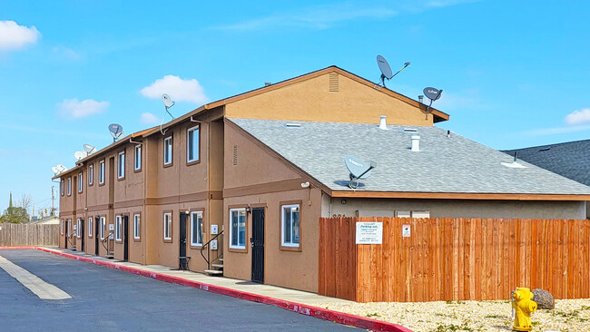 221 East Edison in Manteca, CA - Building Photo - Building Photo