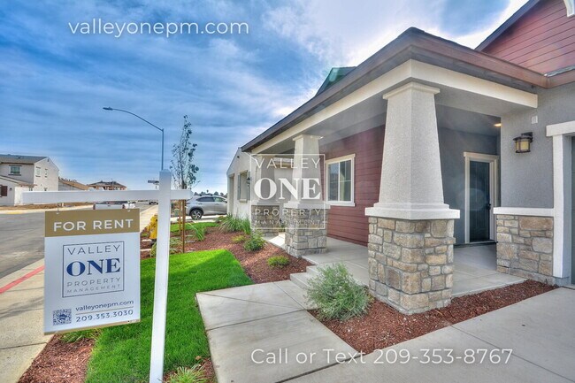 583 Melford Dr in Patterson, CA - Foto de edificio - Building Photo