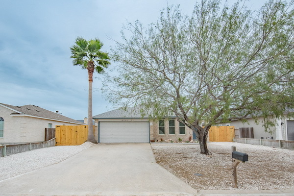 15234 Barataria Dr in Corpus Christi, TX - Foto de edificio