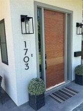 1703 Piedmont Ave in Austin, TX - Foto de edificio - Building Photo