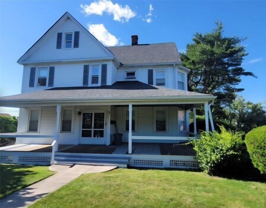 23 George St in Manhasset, NY - Building Photo