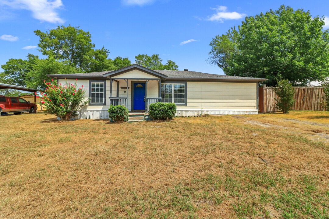 308 W Lamm St in Blue Ridge, TX - Building Photo