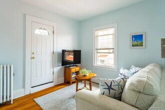 28 E Walnut St in Long Beach, NY - Building Photo - Building Photo