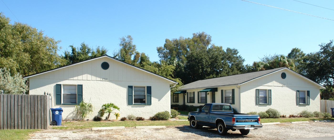 6908-6910 S Macdill Ave in Tampa, FL - Building Photo