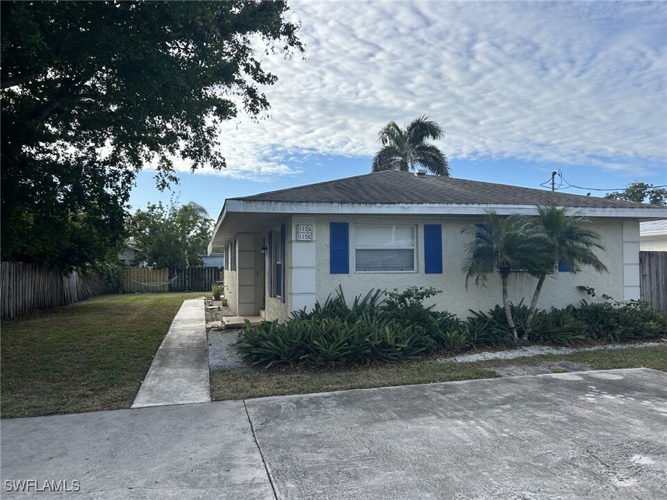 1124 Highlands Dr in Naples, FL - Building Photo