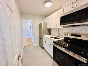 97 Waverly St in Yonkers, NY - Building Photo - Building Photo