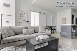 311 W Illinois St in Chicago, IL - Building Photo - Building Photo