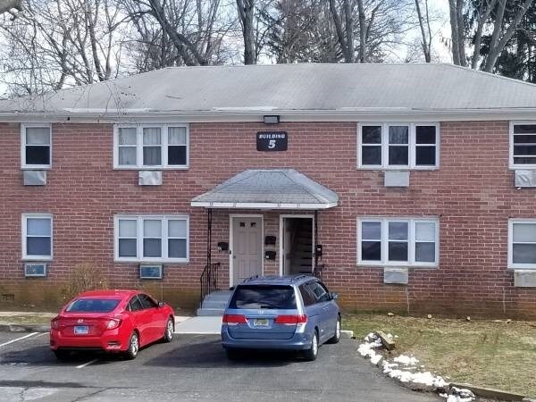 Spring Terrace in Freehold, NJ - Foto de edificio