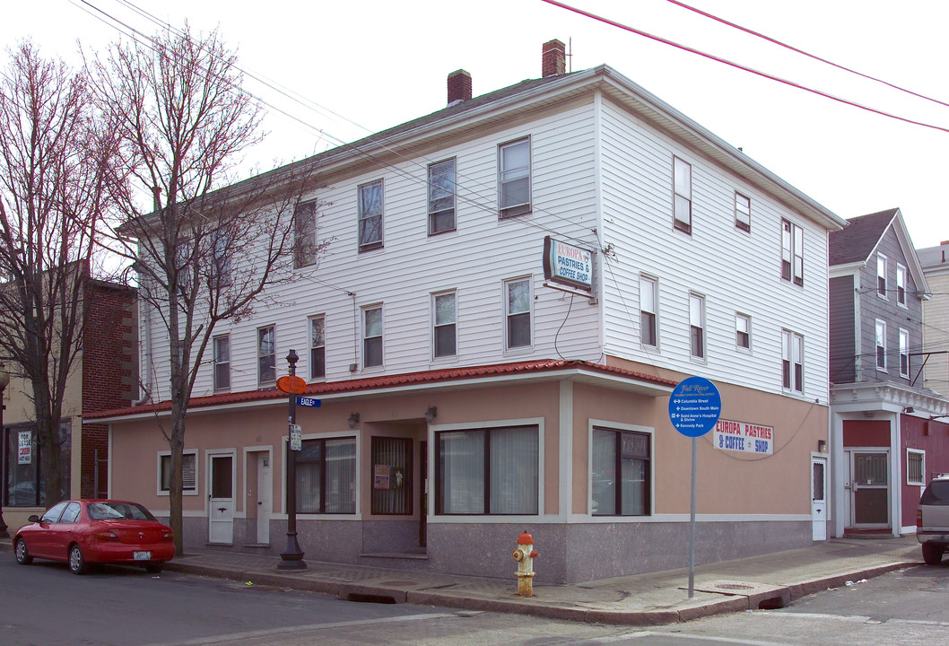 61 Columbia St in Fall River, MA - Building Photo