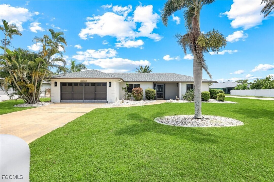 1202 SE 14th Terrace in Cape Coral, FL - Building Photo