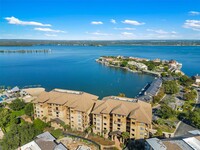 96 Island Dr in Horseshoe Bay, TX - Foto de edificio - Building Photo