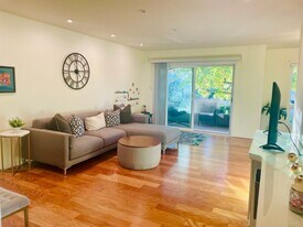 702 Park Ave, Unit 201 in South Pasadena, CA - Building Photo
