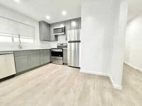 1206 S Holt Ave in Los Angeles, CA - Building Photo - Building Photo