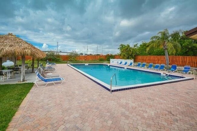 property at 7914 SE Villa Cir