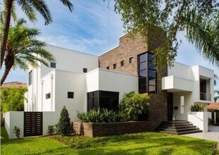 356 Bayview Dr NE in St. Petersburg, FL - Building Photo - Building Photo