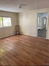 146 W Cayuga St, Unit 2 in Oswego, NY - Building Photo - Building Photo