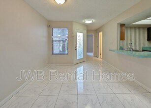 8324 Century Point Dr N in Jacksonville, FL - Building Photo - Building Photo
