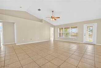 3824 NE 17th Ave in Cape Coral, FL - Foto de edificio - Building Photo