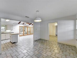 2906 Greenlawn Pkwy in Austin, TX - Building Photo - Building Photo