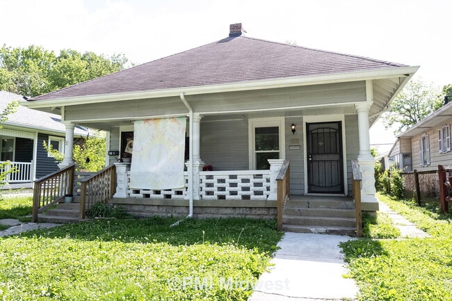 property at 521 N Gladstone Ave