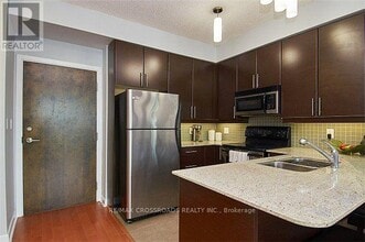 18-2218 Harbour St in Toronto, ON - Building Photo - Building Photo