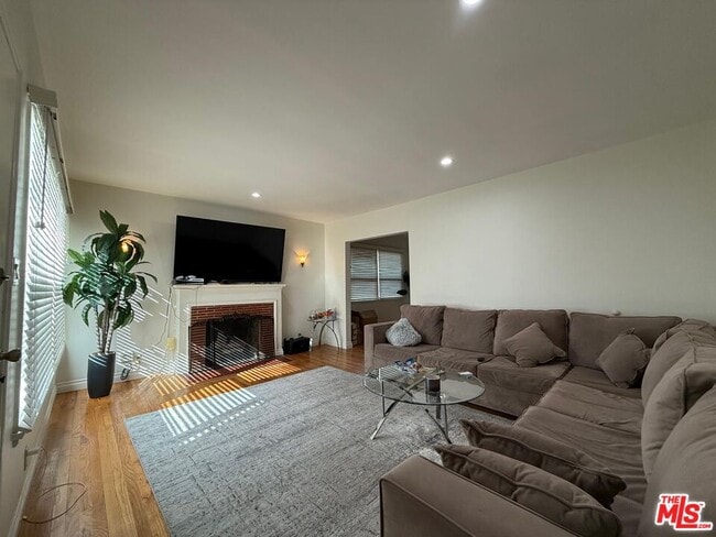 property at 14735 Bassett St