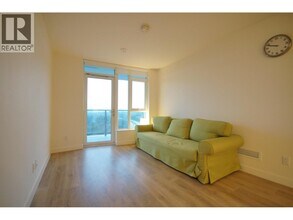 318 Alderson Ave in Coquitlam, BC - Building Photo - Building Photo