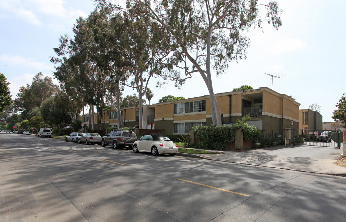 Grand Villas of Sherman Oaks in Sherman Oaks, CA - Building Photo