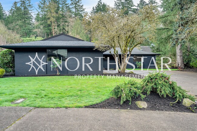 17935 Cardinal Dr in Lake Oswego, OR - Building Photo - Building Photo