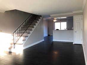 33609 N Evergreen Dr in Grayslake, IL - Building Photo - Building Photo