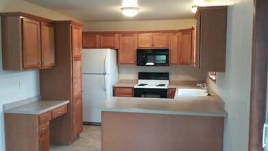 2306 Oliver Lane in Green Bay, WI - Building Photo - Building Photo