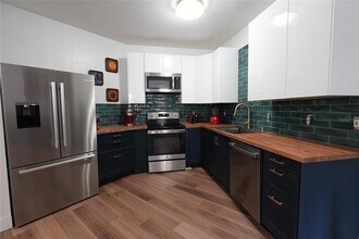 911 N Orange Ave in Orlando, FL - Foto de edificio - Building Photo