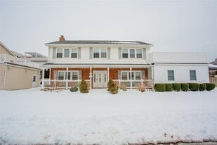 9 Kensington St in Lido Beach, NY - Building Photo