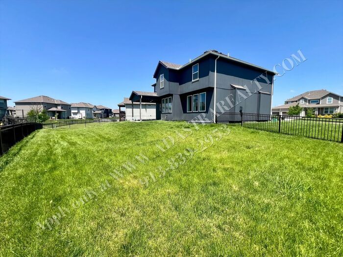 16462 S Parkwood St in Olathe, KS - Foto de edificio